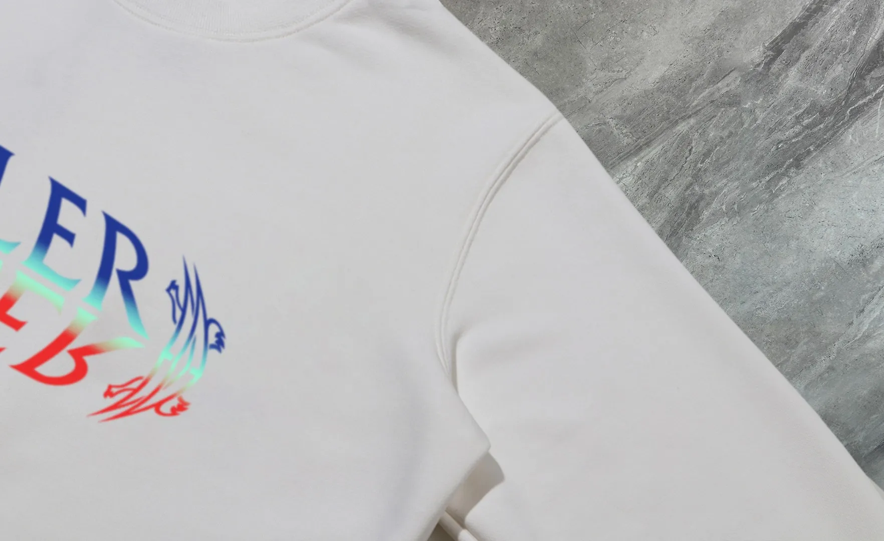 【 In Stock】 〖 𝐌𝐎𝐍𝐂𝐋𝐄𝐑~ 〗 440g ， 😎 ， ， Factory 2025 T ， ， Premium LOGO， Same Style ：Black White Size：S M L XL 2XL
